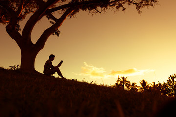 有没专门帮人贷款的人