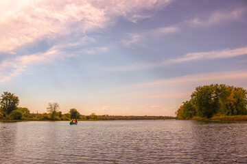 有没专门帮人贷款的人