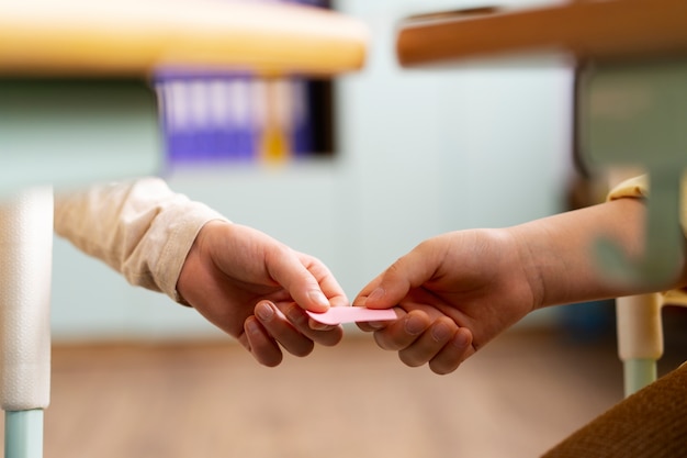 有没专门帮人贷款的人