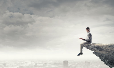 有没专门帮人贷款的人